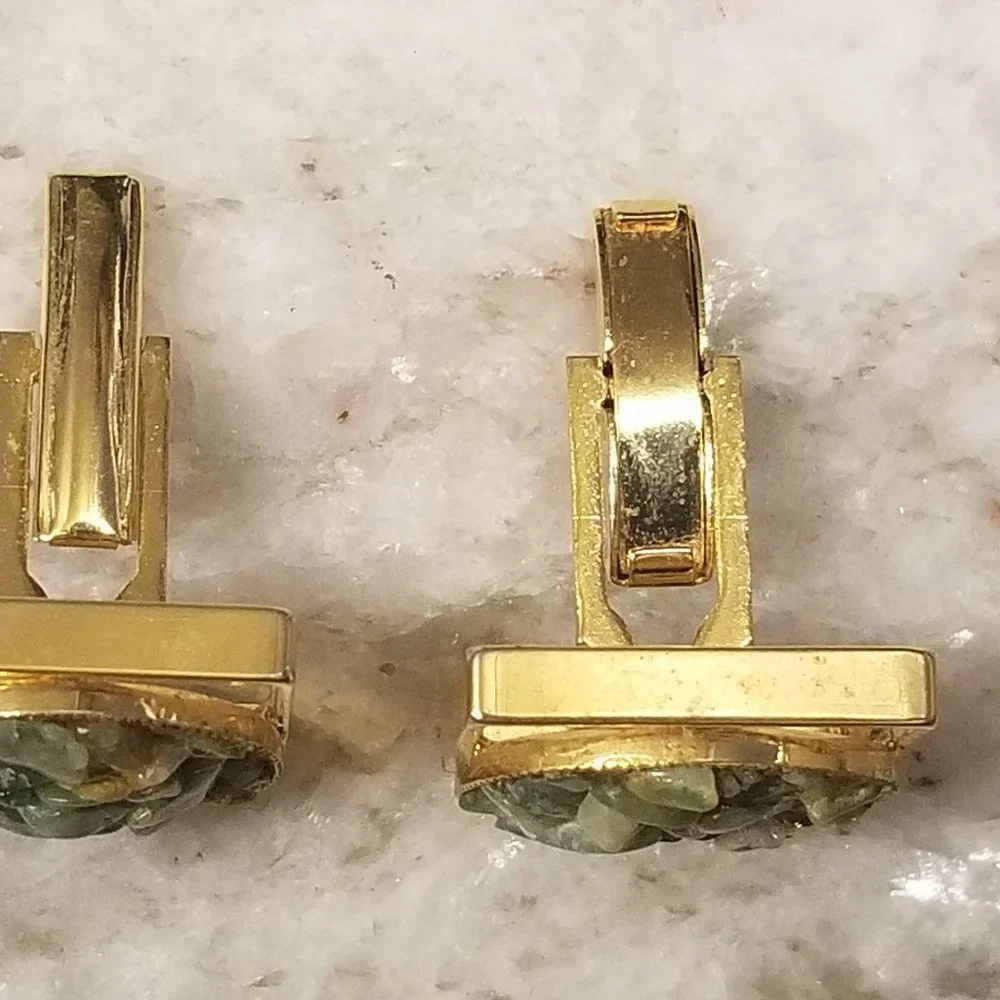 VINTAGE MAYORS GREEN STONE GOLD COLORED METAL CUFFLINKS TIE CLIP